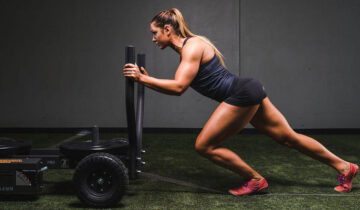 Mujer en entrenamiento funcional